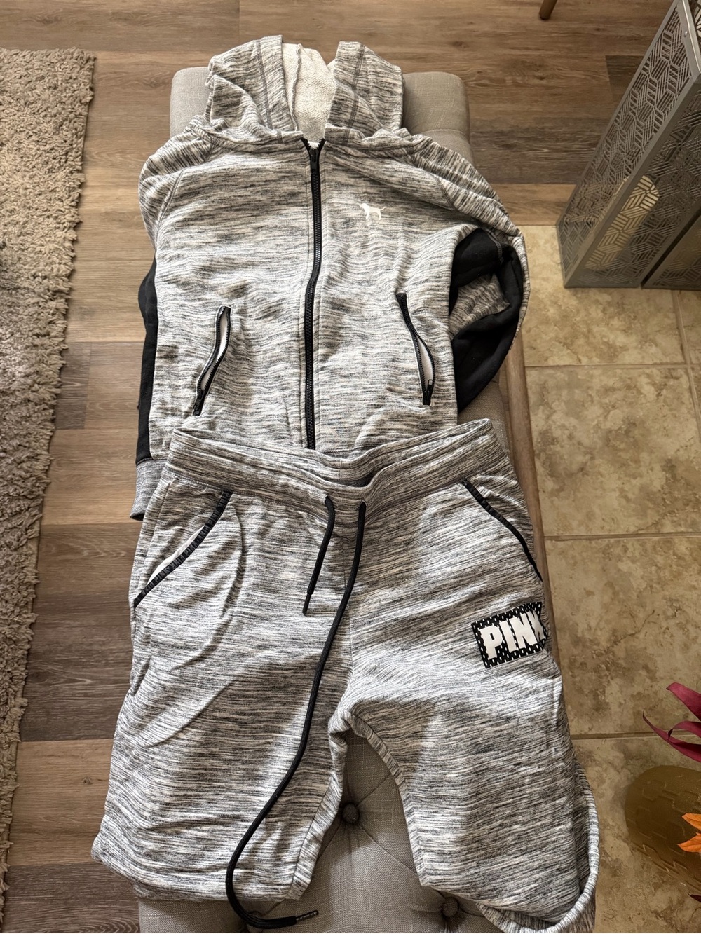 PINK Victoria's Secret Men's Heather Gray Athletic jogger Set